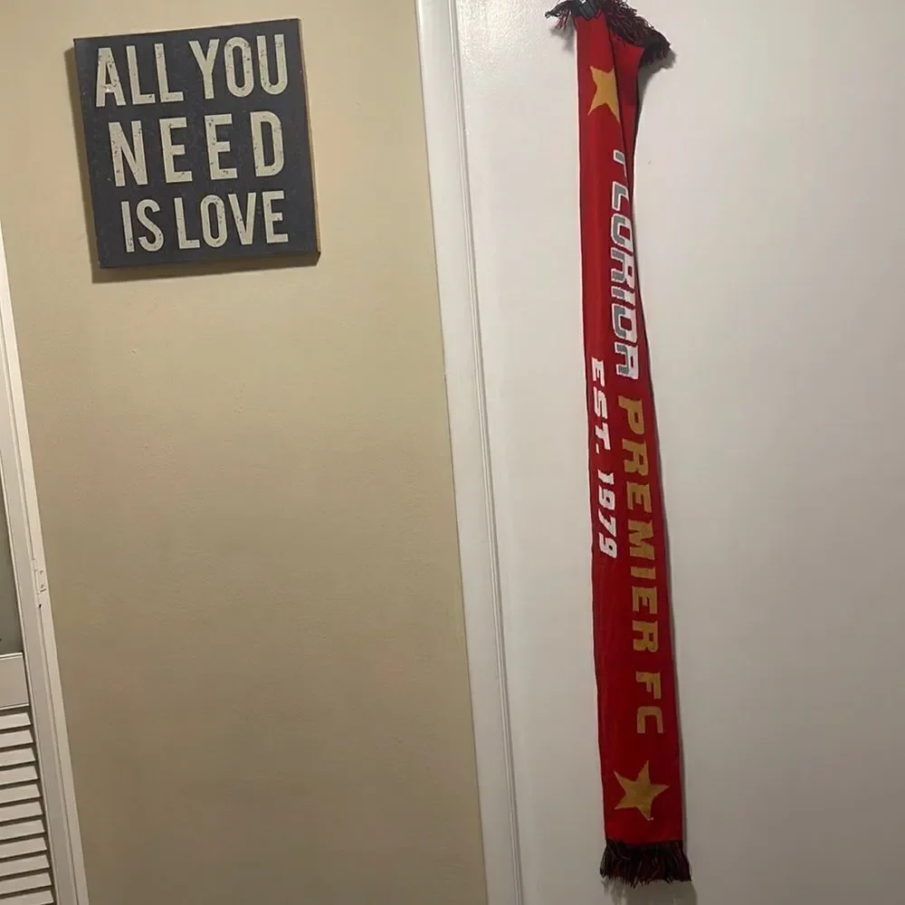 Florida premiere Scarf